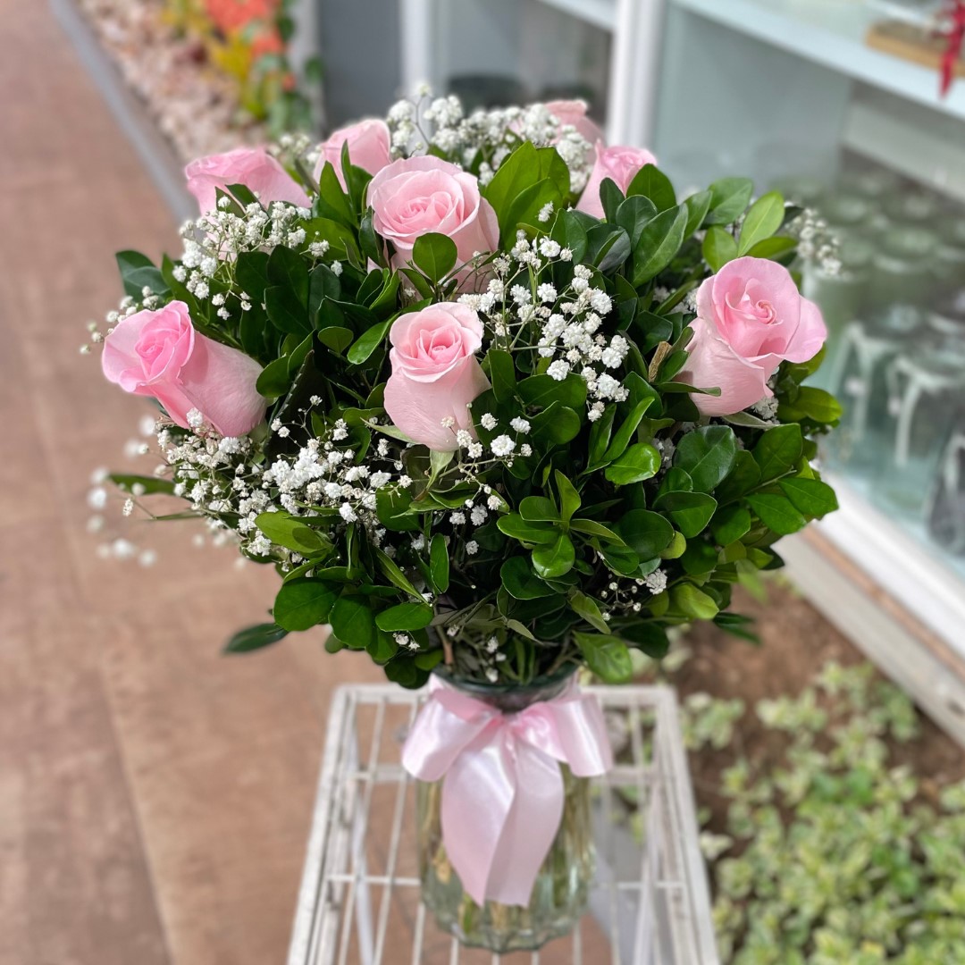 Arranjo com 8 rosas importadas