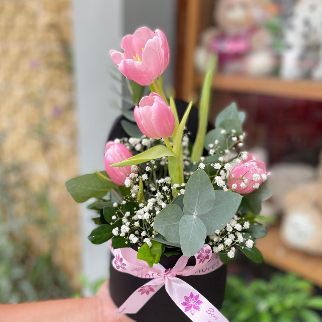 Box com tulipas