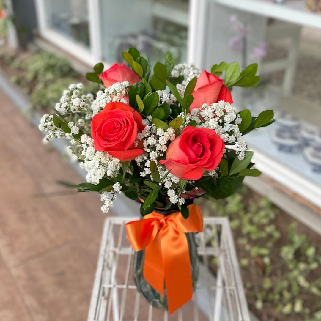 Arranjo com 4 rosas importadas