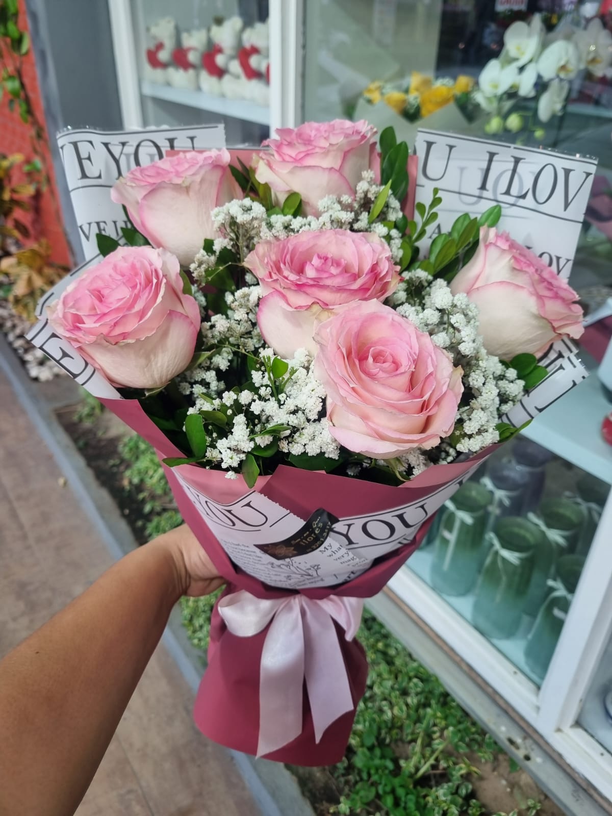 Ramalhete com 6 rosas cor de rosa
