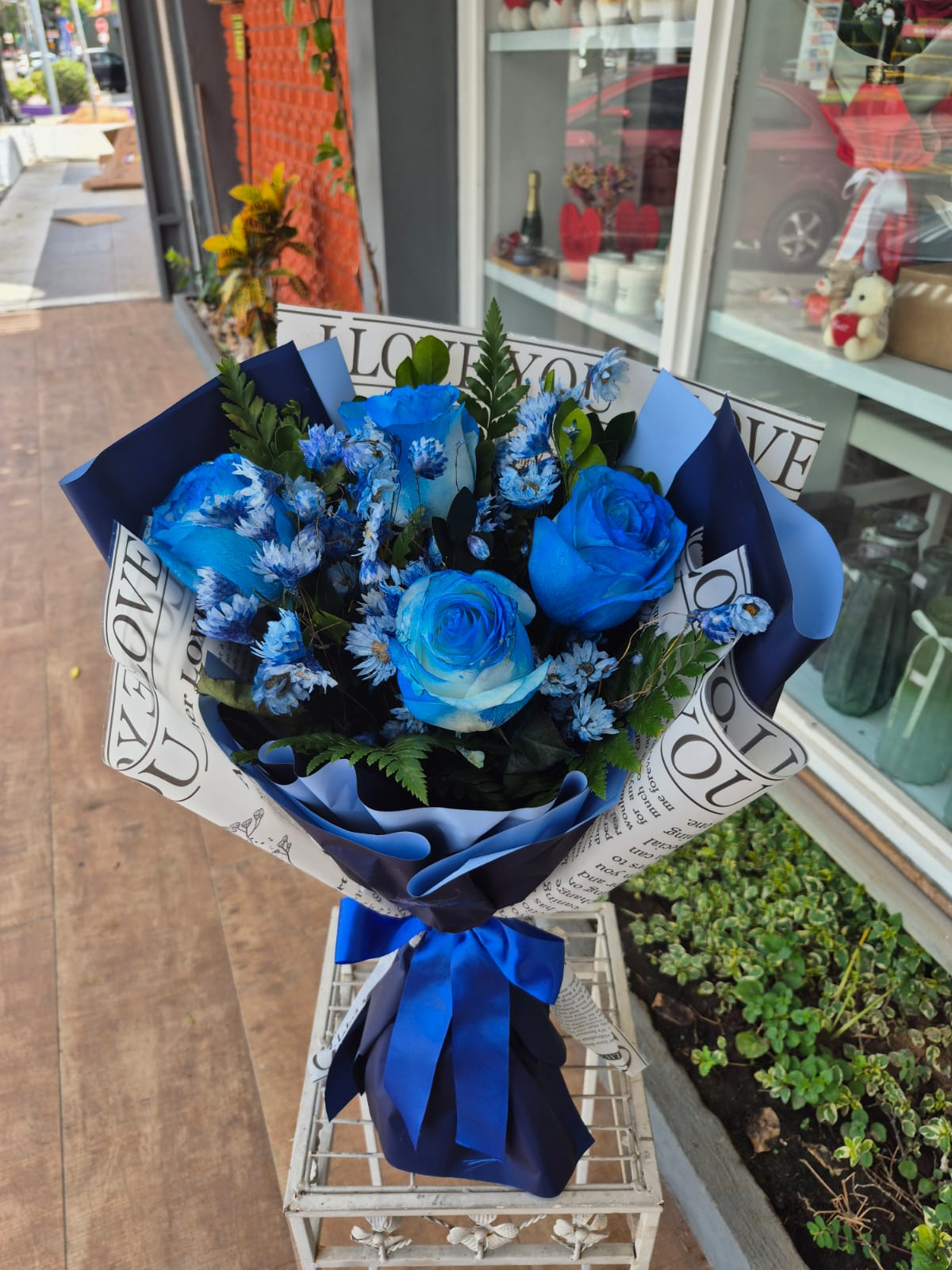 Ramalhete com rosas azuis