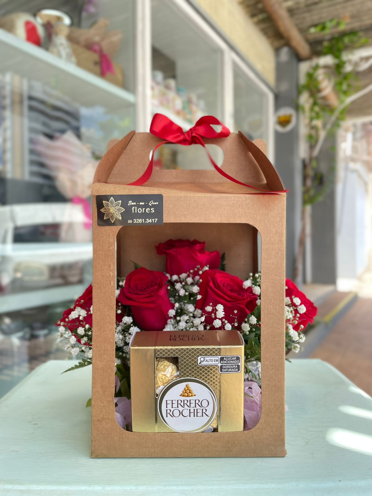 Mimo com rosas e chocolate