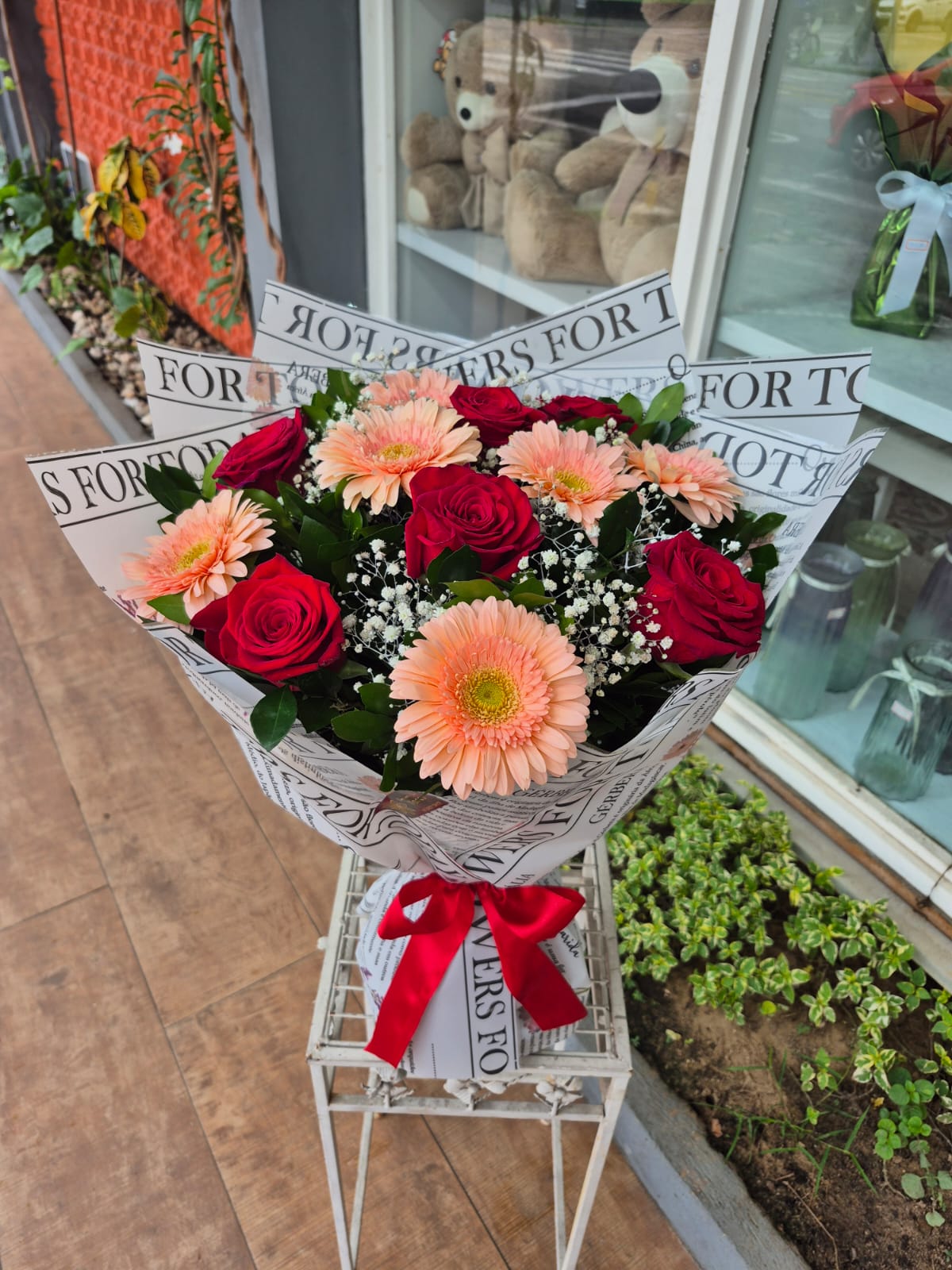 Ramalhete com rosas e gerberas
