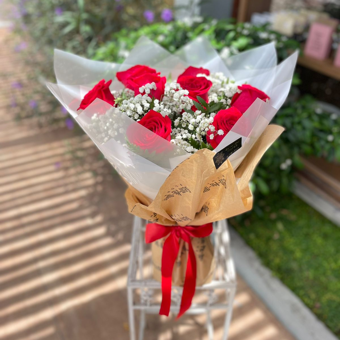 Ramalhete com 8 rosas importadas 