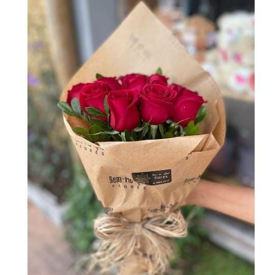 Ramalhete in love com 12 rosas vermelhas