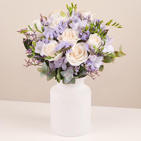 Ramalhete com 7 flores variadas em pea de vidro